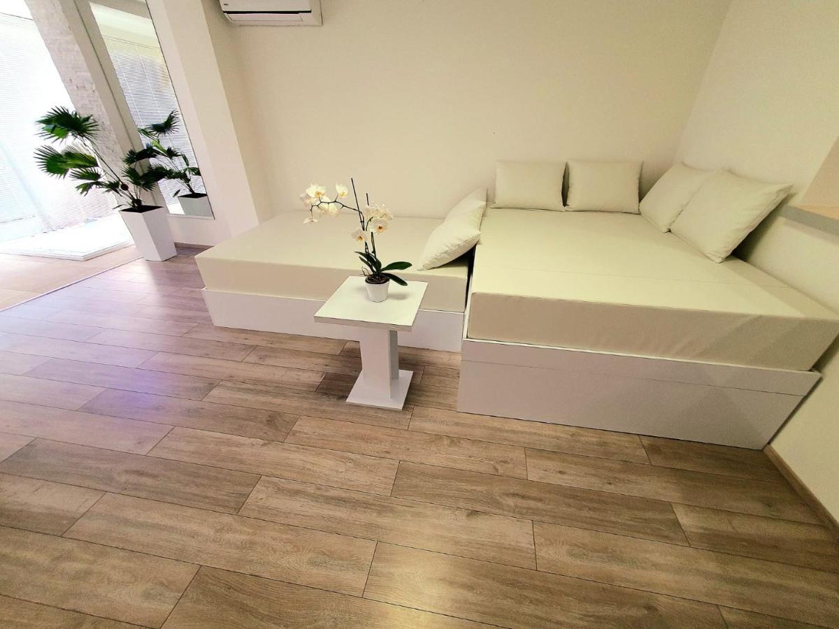 Apartman Penthouse Jacuzzi & Pool Apartmants *