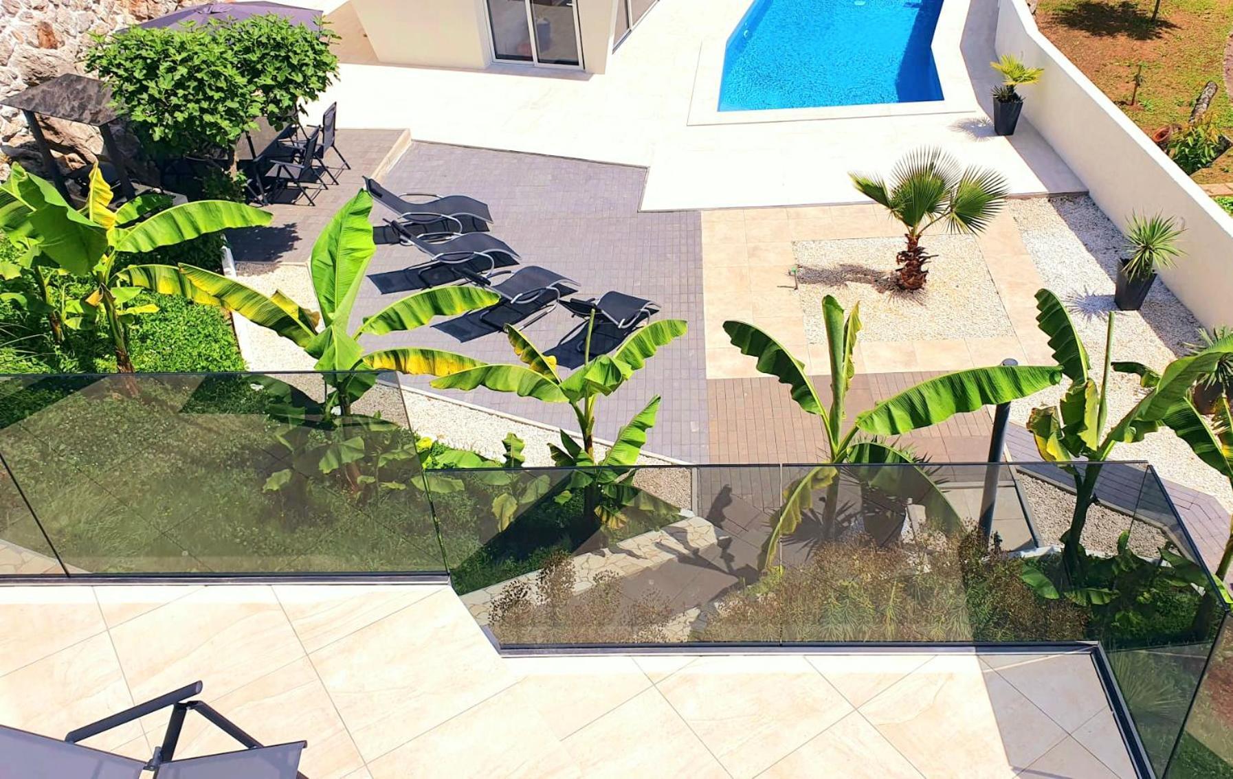 Penthouse Jacuzzi & Pool Apartmants Apartman