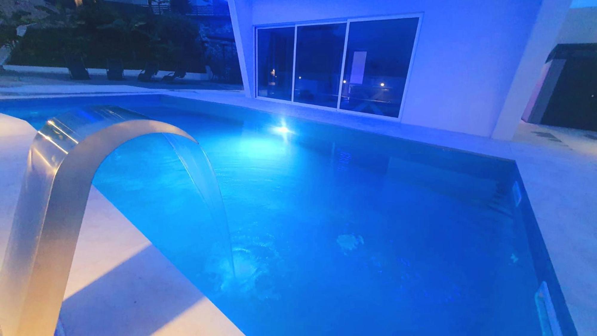 Apartman Penthouse Jacuzzi & Pool Apartmants *
