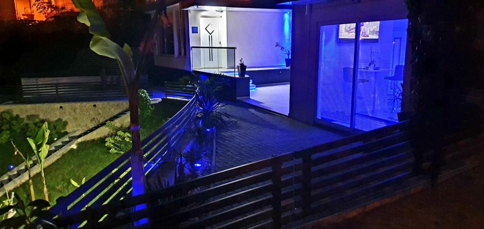 Penthouse Jacuzzi & Pool Apartmants Apartman